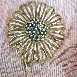 Vintage signed Sarah Coventry Brooch